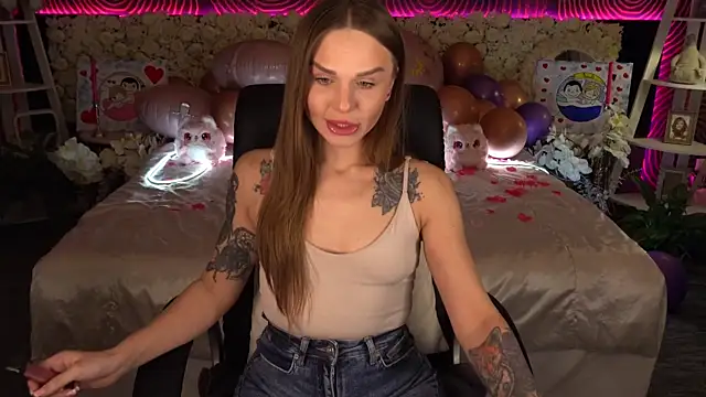 KiraGrayy online show from March 4, 2:01 pm