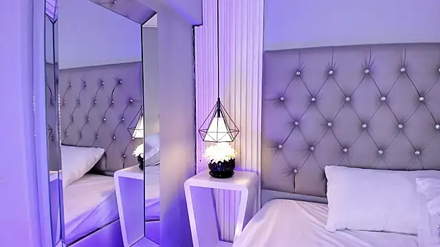VioletthaRous online show from June 25, 10:33 pm