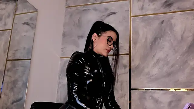 Ellaochoa online show from July 27, 11:40 am