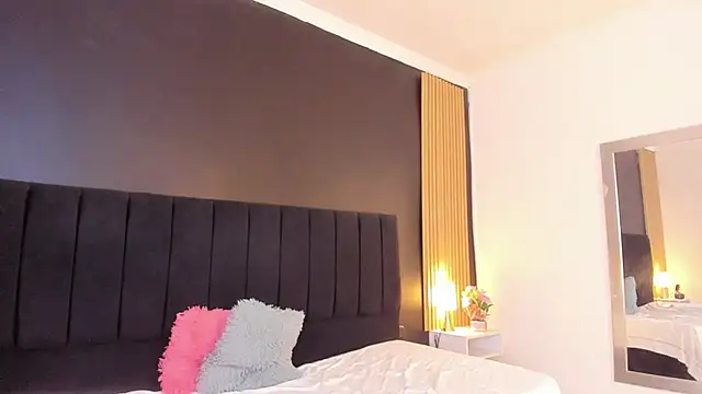 sweetsofia18 online show from September 25, 11:09 am