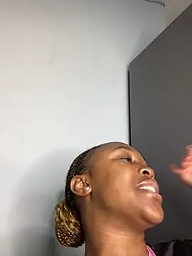 Pearl 00 online show from December 4, 10:54 pm