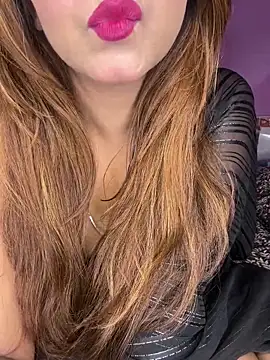 Its ur Ayesha online show from December 20, 9:30 pm