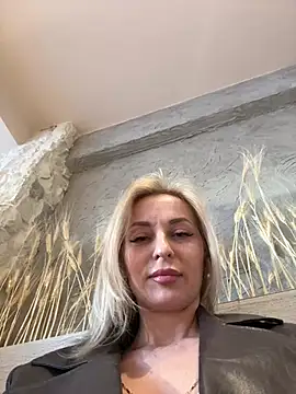 Diamond Bunny  online show from March 11, 3:25 pm