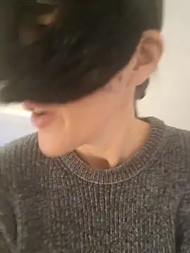 SexyLayla1 online show from February 6, 9:45 am