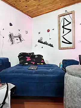 Snapshot of keila_j chatting on October 16, 10:40 am keila j online show from October 16, 10:40 am