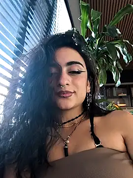 Lila Desiree online show from December 3, 10:12 pm