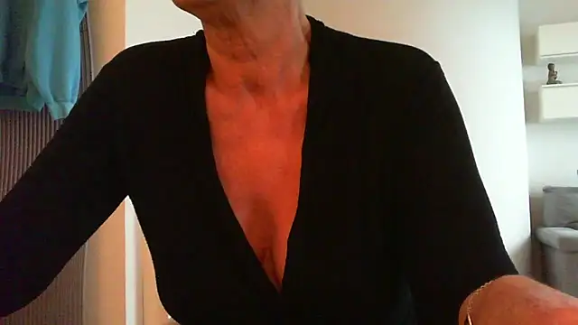 Snapshot of __Angel78__ chatting on October 5, 1:27 pm Angel78 online show from October 5, 1:27 pm