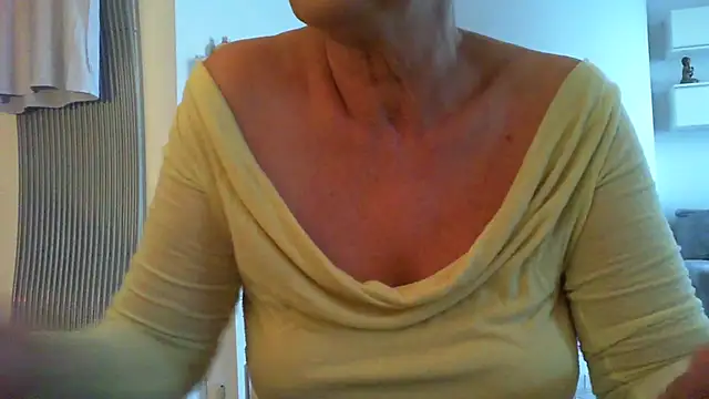 Snapshot of __Angel78__ chatting on October 1, 12:54 pm Angel78 online show from October 1, 12:54 pm
