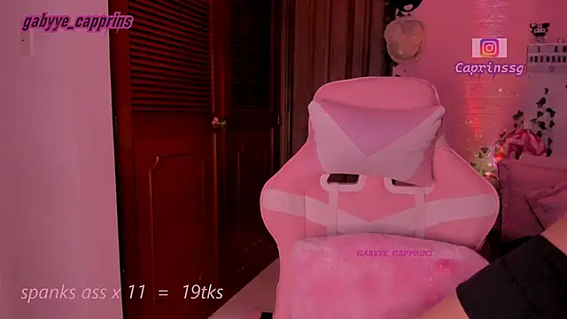 gabyye capprins online show from February 1, 12:09 am