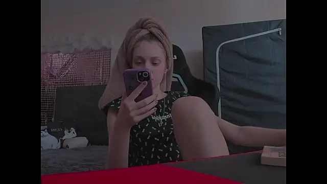 Kathleen Meow online show from November 20, 8:59 am