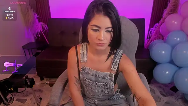 lunaalynch online show from July 18, 8:22 pm