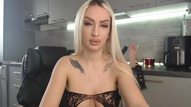 queenzoora online show from February 26, 10:36 am