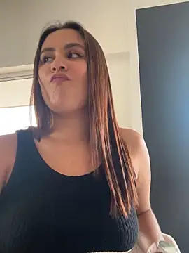 LexyRobert online show from October 6, 9:30 pm