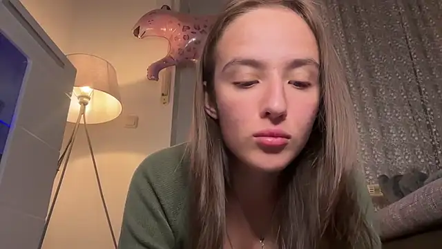 EmilyWi  online show from May 3, 9:07 pm
