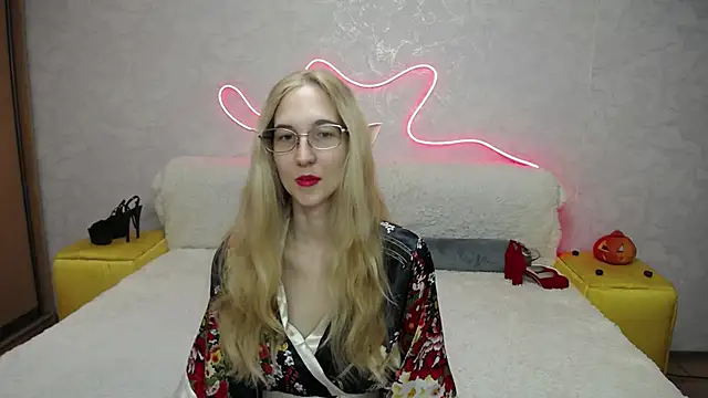 KlaryBrait online show from October 30, 6:05 am