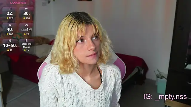 HiScarlett online show from September 18, 6:39 pm