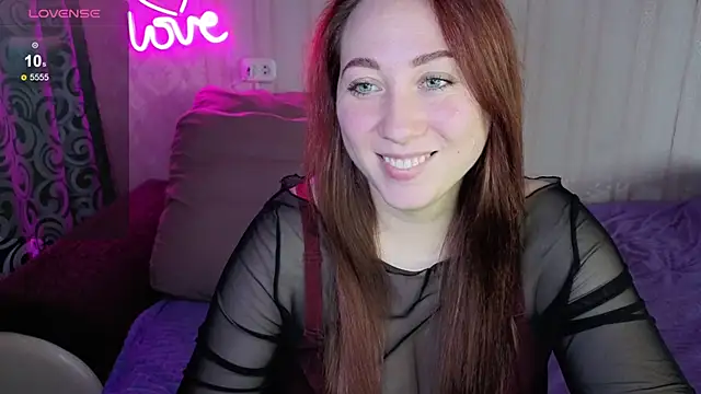 Snapshot of KellyCrystall chatting on October 9, 7:34 am KellyCrystall online show from October 9, 7:34 am
