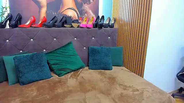 LauraSin online show from October 11, 3:44 am