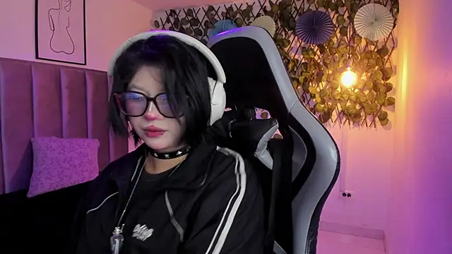 Kitty Gang online show from August 7, 2:18 am