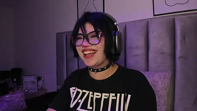 Kitty Gang online show from June 5, 6:52 am