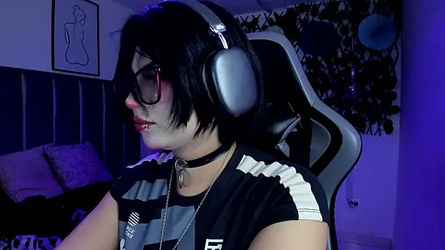 Kitty Gang online show from June 30, 2:00 am