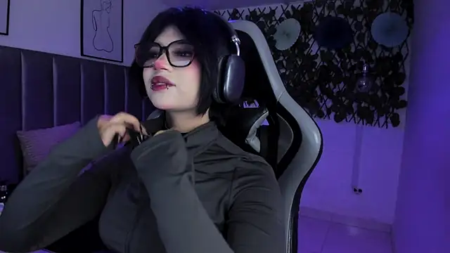 Kitty Gang online show from July 9, 12:35 am