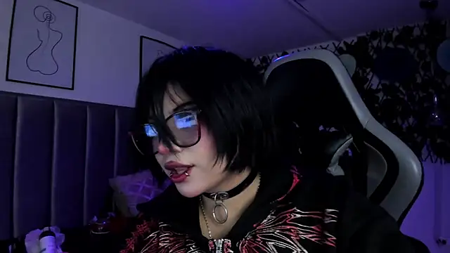 Kitty Gang online show from July 1, 2:11 am