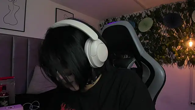 Kitty Gang online show from August 4, 2:06 am