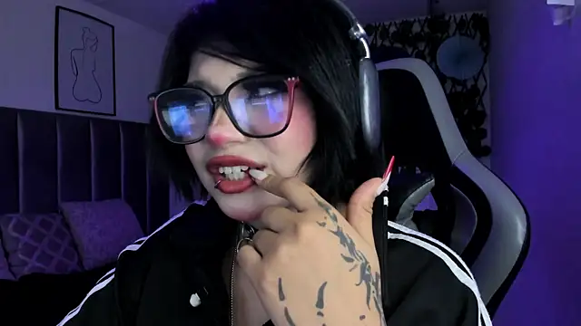 Kitty Gang online show from June 26, 5:20 am