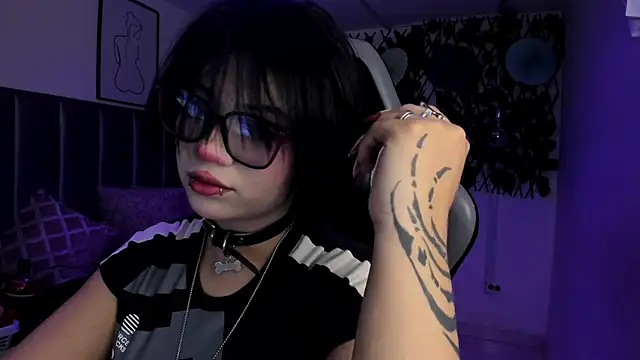 Kitty Gang online show from June 17, 1:29 am