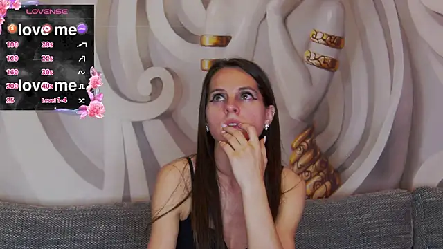 hailey peach online show from July 6, 5:04 pm