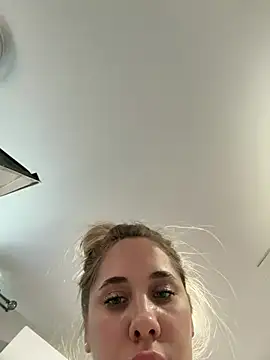 MiaMilas online show from July 20, 1:57 pm
