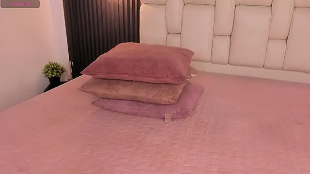 kristakinnky online show from June 8, 12:28 pm