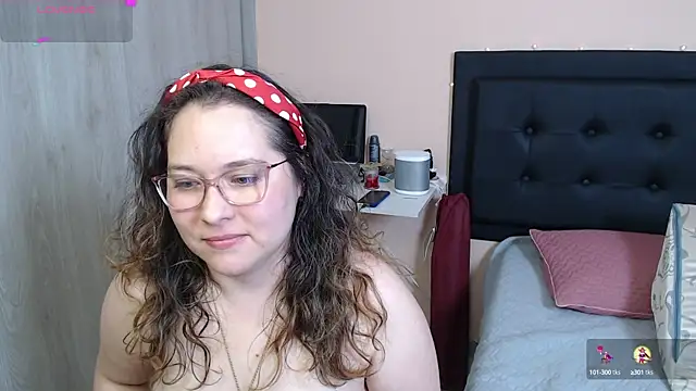 Snapshot of May_Carlier chatting on December 2, 7:10 am May Carlier online show from December 2, 7:10 am