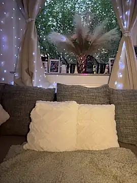 jazzy-bee online show from April 23, 6:43 pm