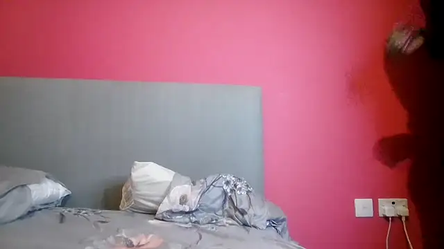 Slutty Kiki Bella online show from July 29, 9:04 pm