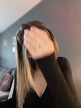 Mia Ethan online show from June 12, 9:39 am