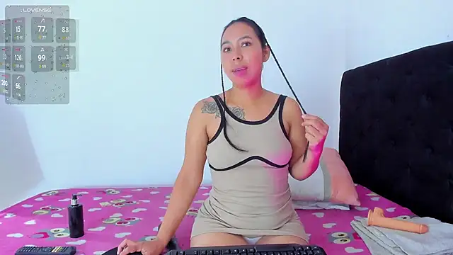 EmmaRogers online show from August 1, 4:20 pm