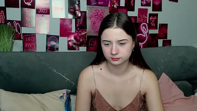 Snapshot of MilanaRoza chatting on October 17, 4:48 am MilanaRoza online show from October 17, 4:48 am