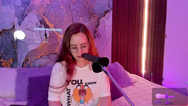 centaurigirl online show from January 8, 4:05 am