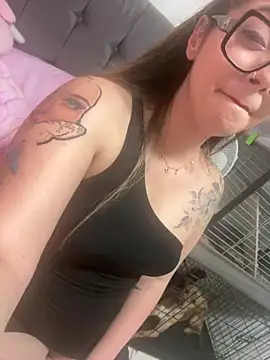 LindaCrouz online show from January 10, 9:30 pm