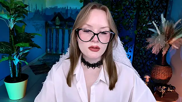 VivienLeeigh online show from June 27, 5:30 am
