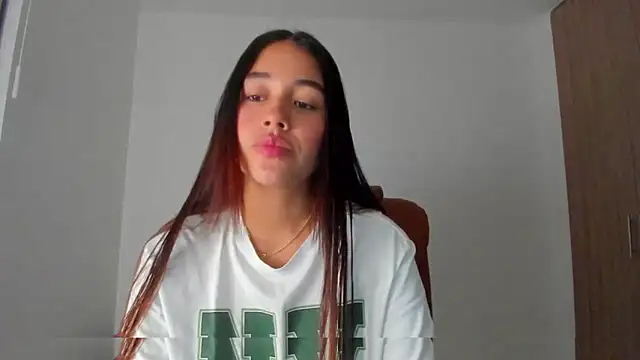 Snapshot of AriaMontgomery chatting on October 27, 3:35 am AriaMontgomery online show from October 27, 3:35 am