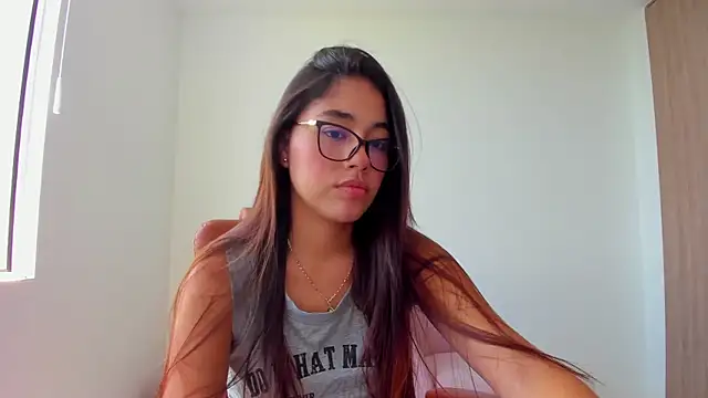 Snapshot of AriaMontgomery chatting on October 18, 4:21 pm AriaMontgomery online show from October 18, 4:21 pm