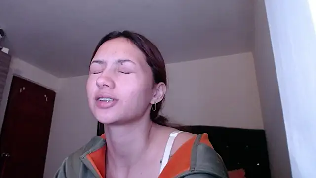 holy juli online show from July 24, 3:26 am
