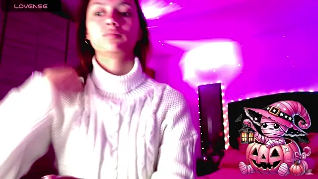 holy juli online show from October 26, 3:35 am