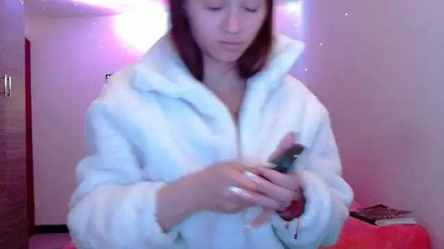 holy juli online show from April 28, 3:43 am