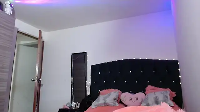 holy juli online show from July 26, 3:47 am