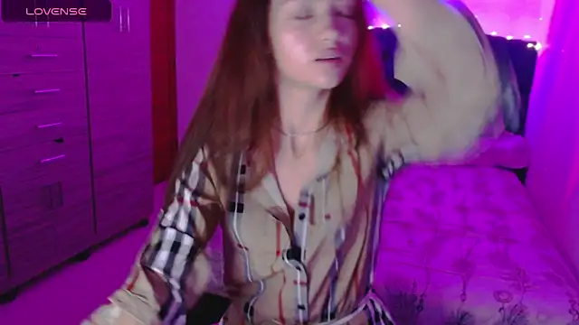 holy juli online show from October 6, 4:51 am