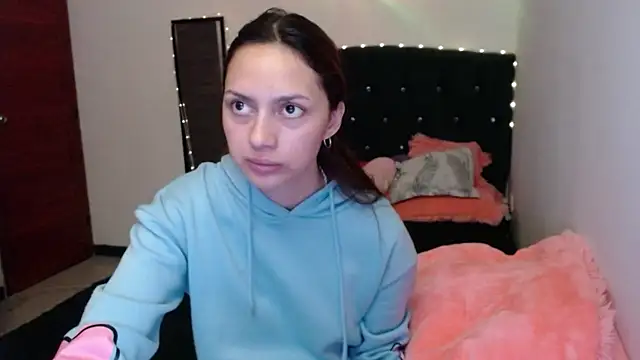 holy juli online show from July 27, 4:42 am